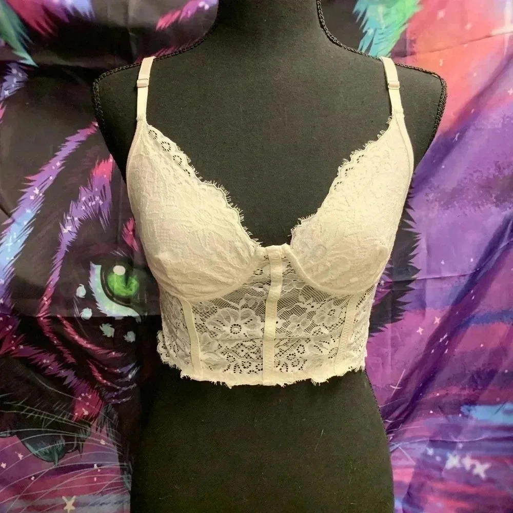 Lace Crop Bralette - Elegant & Stylish